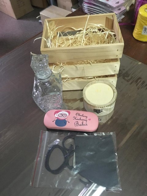 Skrzynka + prezenty dla Babci