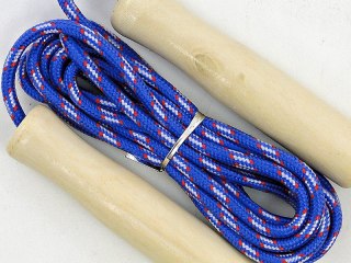 Skakanka 230cm sznurek drewniane rączki